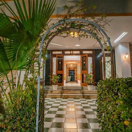 Hotel Ambavgarh Palace Udaipur Buitenkant foto