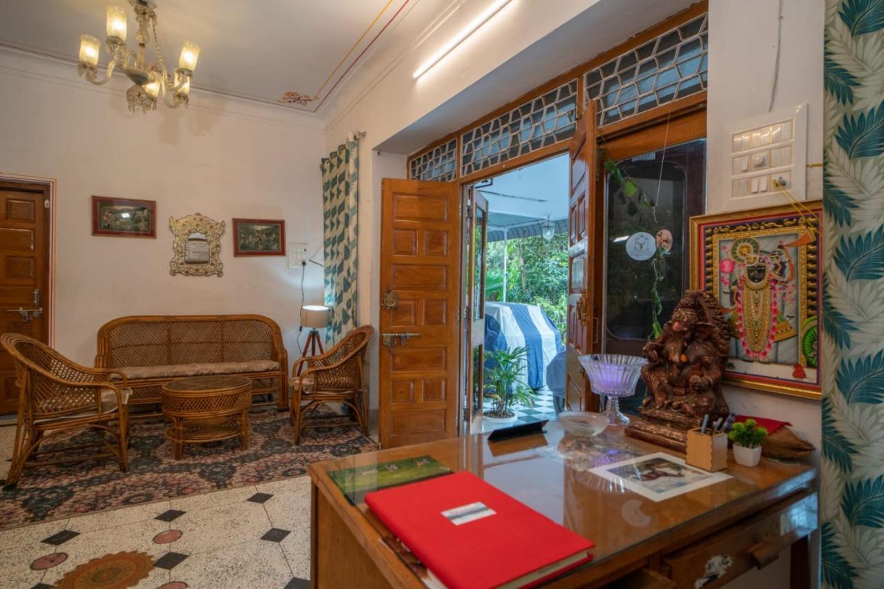 Hotel Ambavgarh Palace Udaipur Buitenkant foto