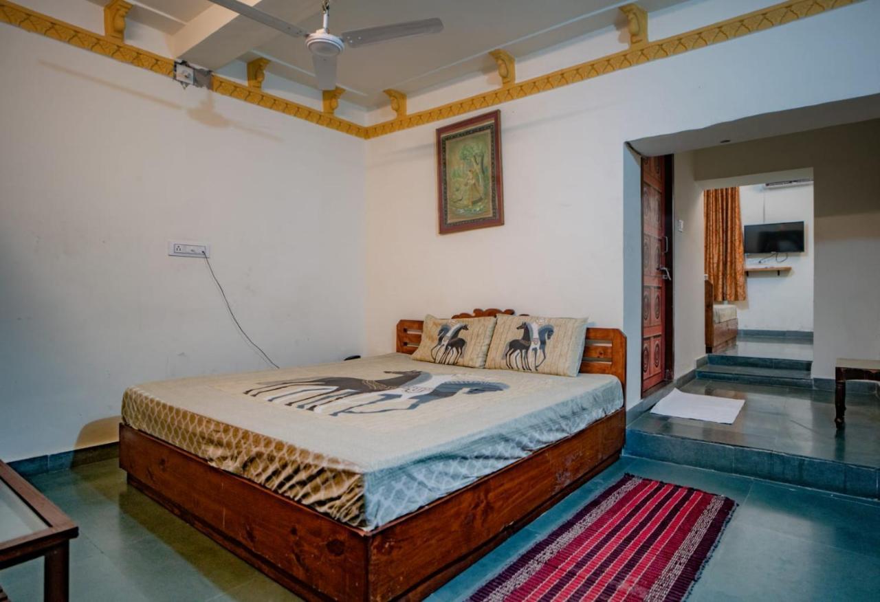 Hotel Ambavgarh Palace Udaipur Buitenkant foto