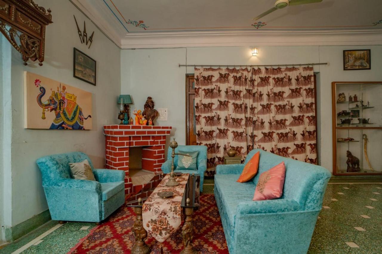 Hotel Ambavgarh Palace Udaipur Buitenkant foto