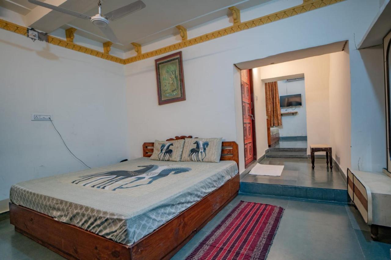 Hotel Ambavgarh Palace Udaipur Buitenkant foto