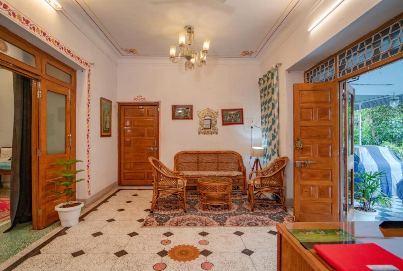 Hotel Ambavgarh Palace Udaipur Buitenkant foto