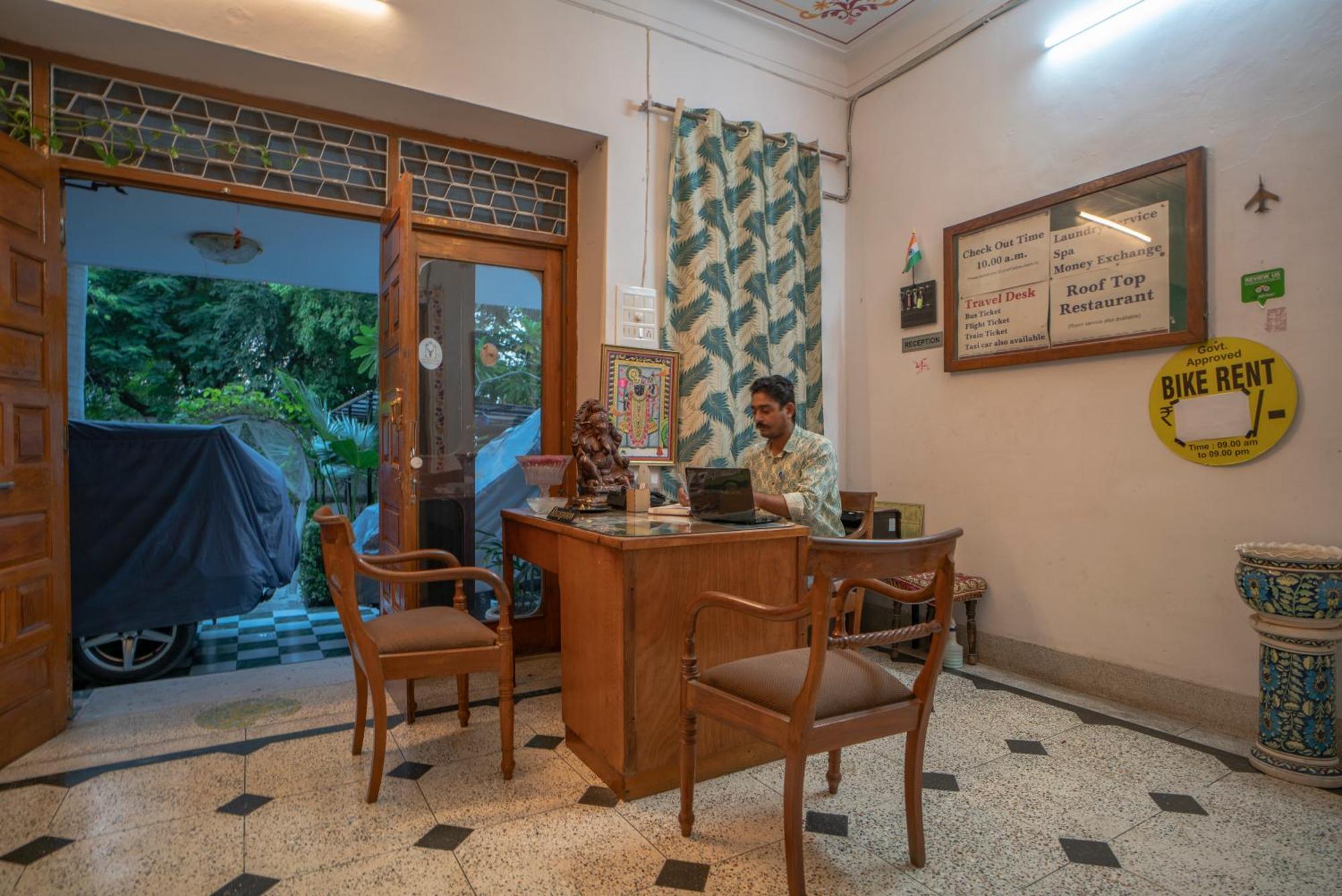 Hotel Ambavgarh Palace Udaipur Buitenkant foto