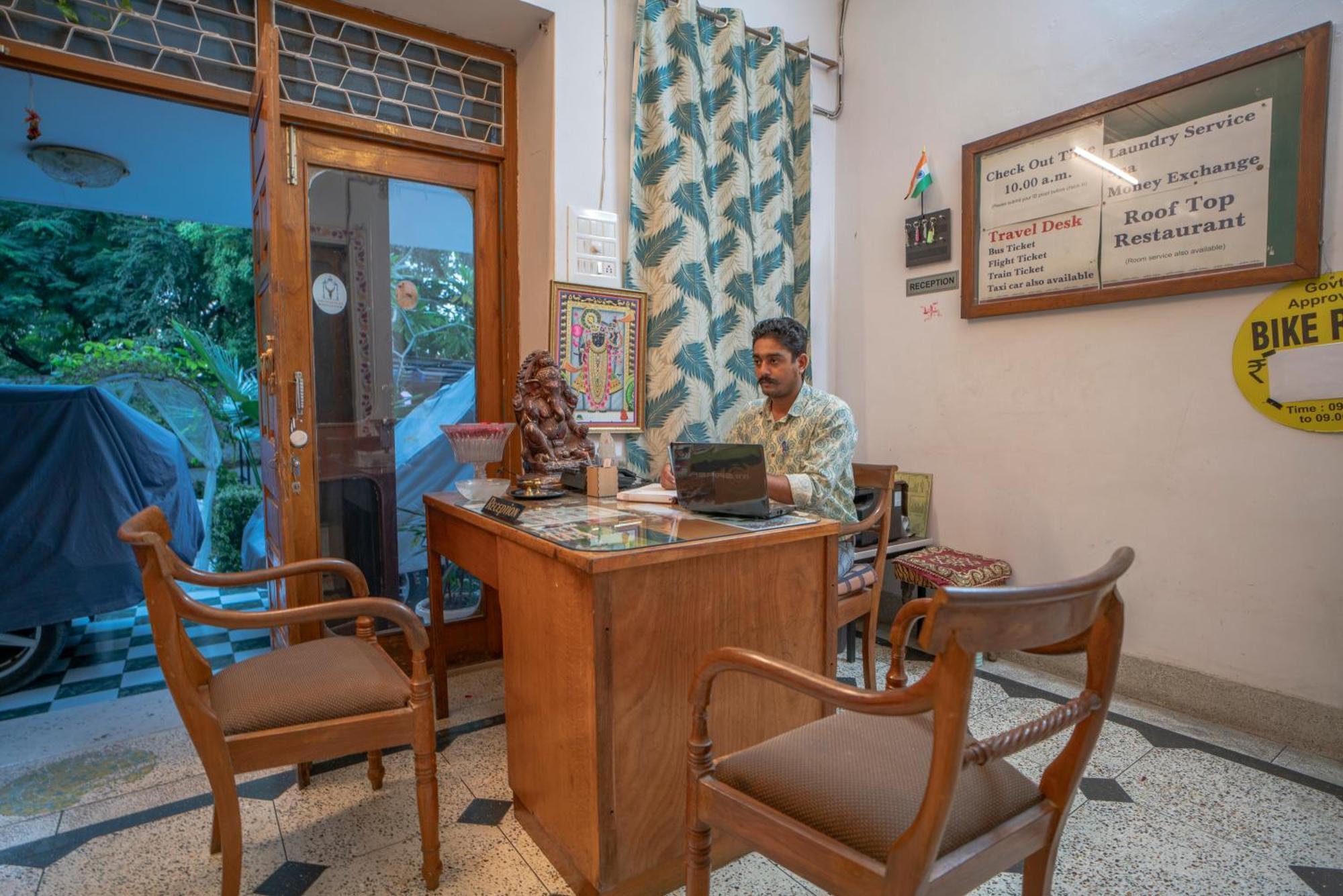 Hotel Ambavgarh Palace Udaipur Buitenkant foto