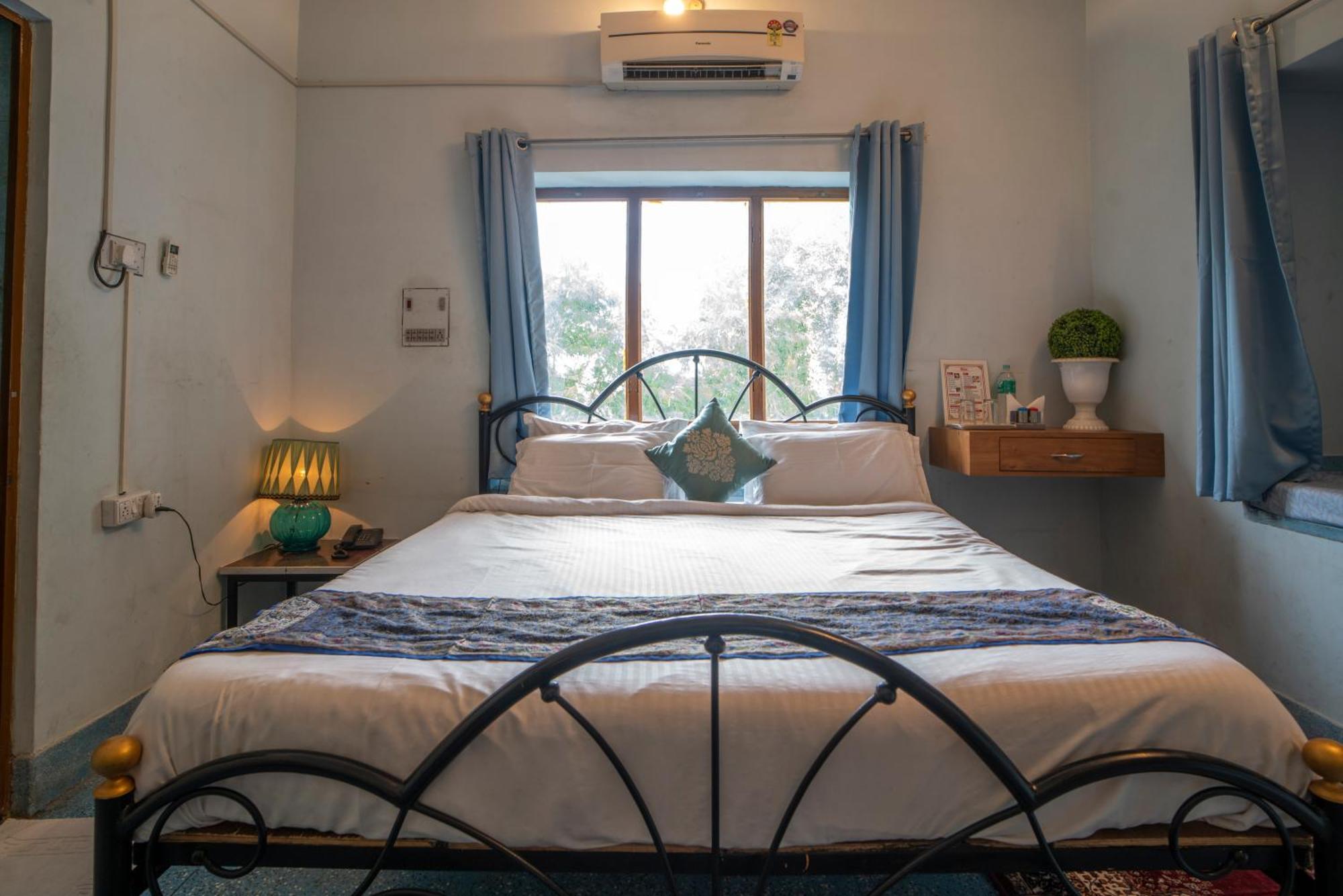 Hotel Ambavgarh Palace Udaipur Buitenkant foto