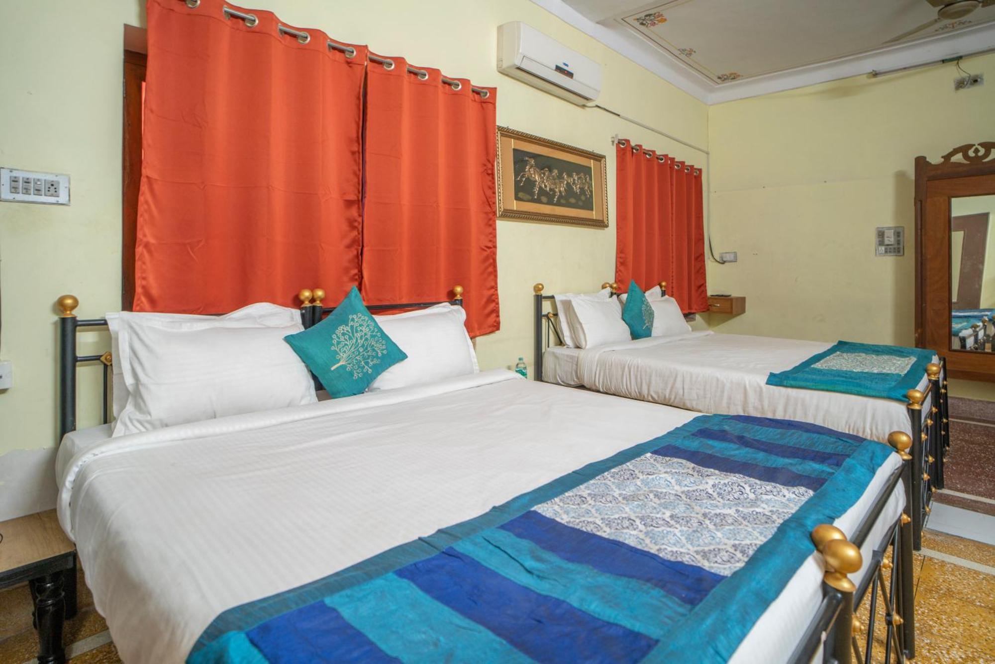 Hotel Ambavgarh Palace Udaipur Buitenkant foto