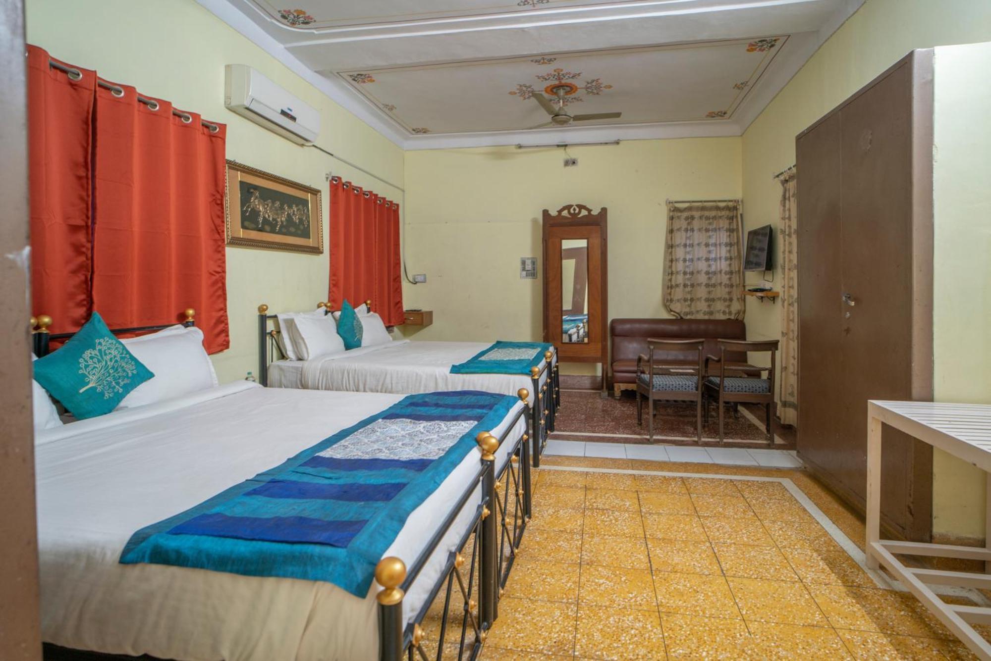 Hotel Ambavgarh Palace Udaipur Buitenkant foto