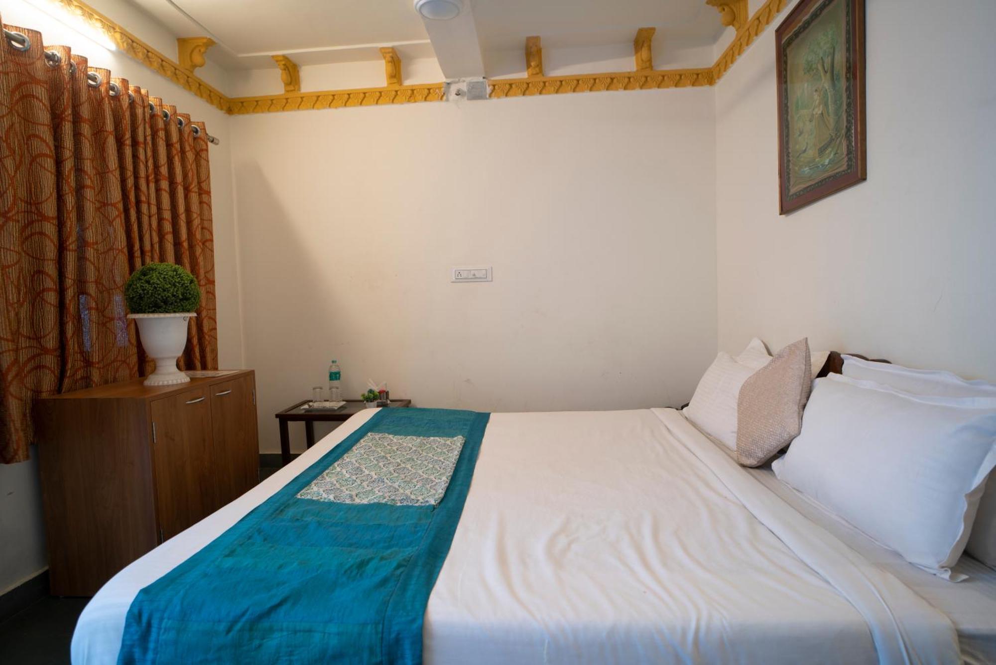Hotel Ambavgarh Palace Udaipur Buitenkant foto