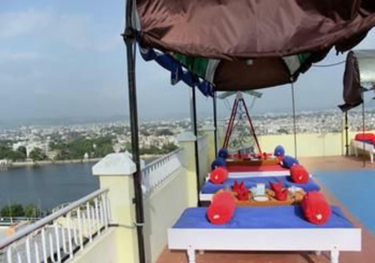 Hotel Ambavgarh Palace Udaipur Buitenkant foto