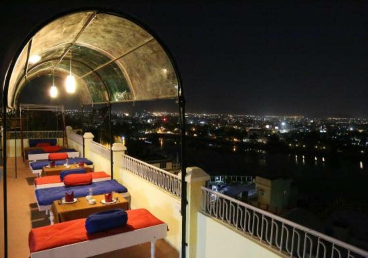 Hotel Ambavgarh Palace Udaipur Buitenkant foto