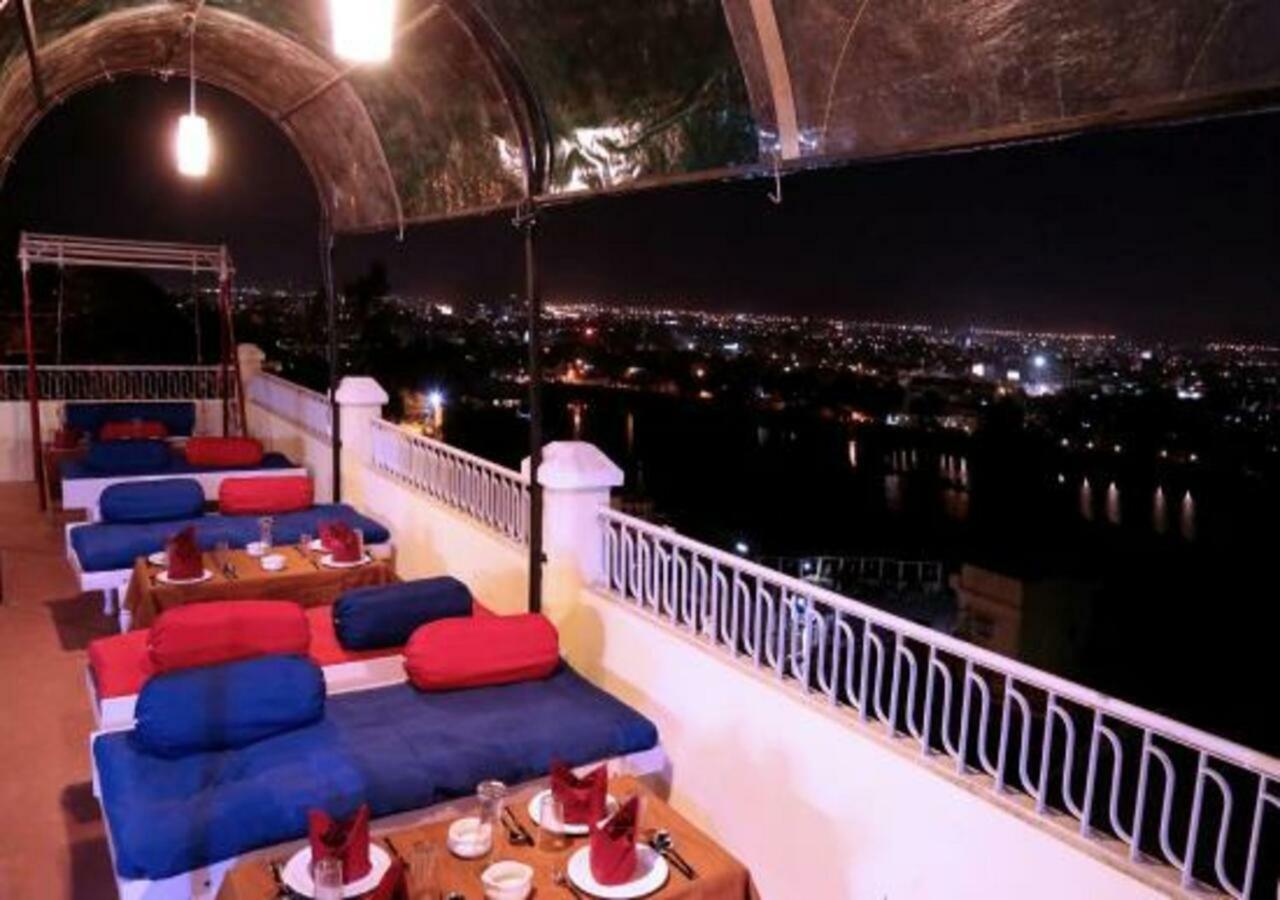 Hotel Ambavgarh Palace Udaipur Buitenkant foto