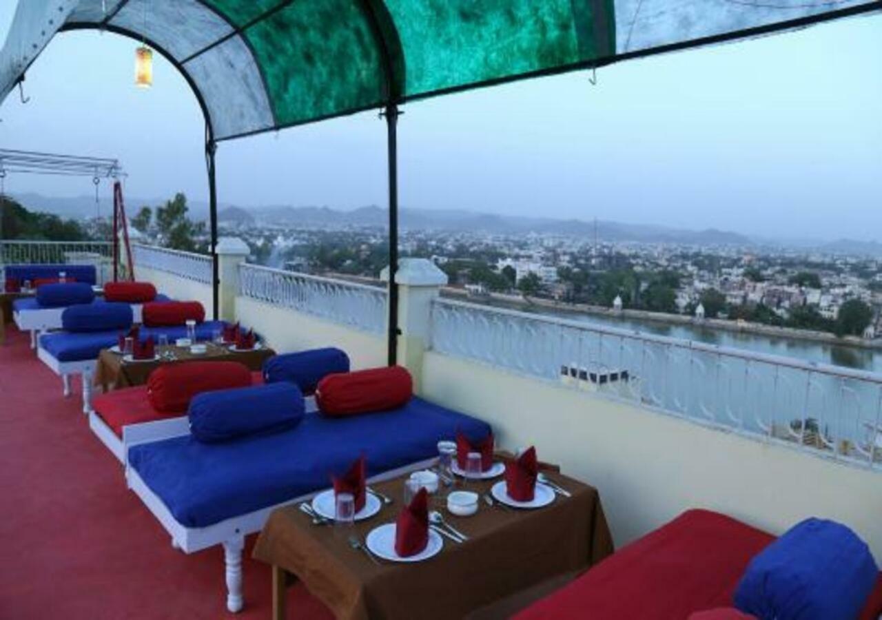 Hotel Ambavgarh Palace Udaipur Buitenkant foto